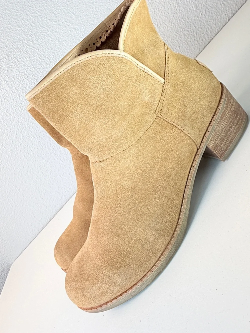 UGG Suede Ankle Boots Womens 11 Tan Block Heel Comfort Booties Winter Boots Cute